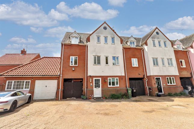 Bovingdon Road, Braintree 4 bed end of terrace house for sale