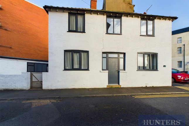 New Queen Street, Scarborough 2 bed house for sale