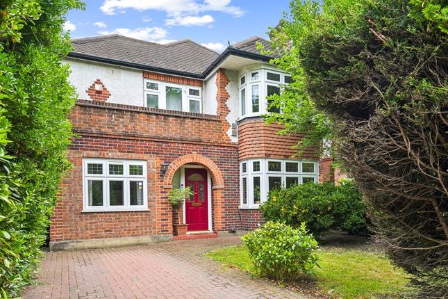 Southmont Road, Esher, KT10 3 bed detached house for sale