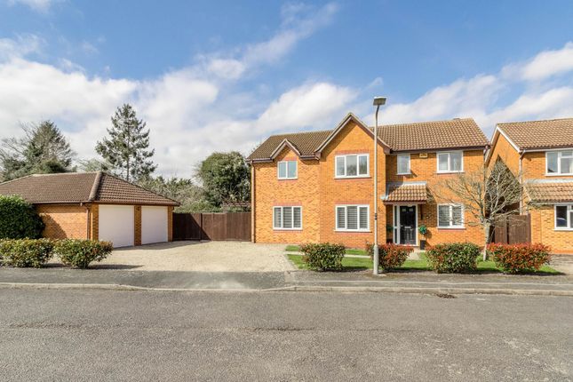 Whitton Way, Newport Pagnell MK16 5 bed detached house for sale