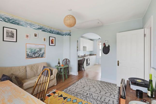 Killyon Terrace, London SW8 2 bed flat for sale