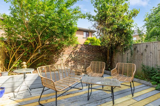 Penwith Road, London, SW18 2 bed maisonette for sale