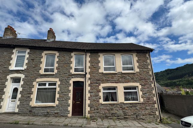 5 bedroom end of terrace house for sale