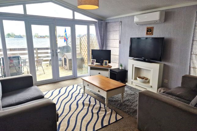 2 bedroom lodge for sale