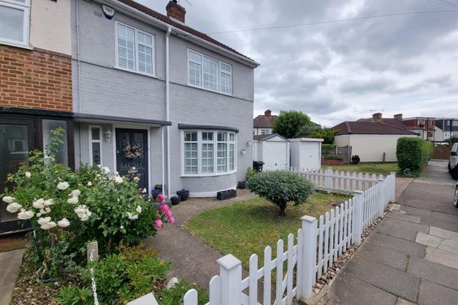 Fields Park Crescent, Romford 3 bed house for sale