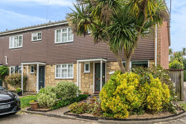 Lakeside, St Johns, Woking, GU21 3 bed end of terrace house for sale
