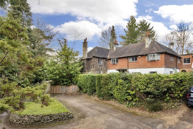 Brassey Road, Oxted, Surrey, RH8 4 bed link detached house for sale