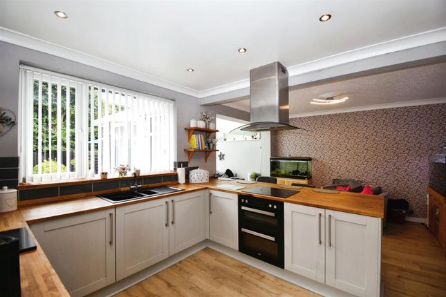 Churchill Avenue, Cottingham 3 bed semi
