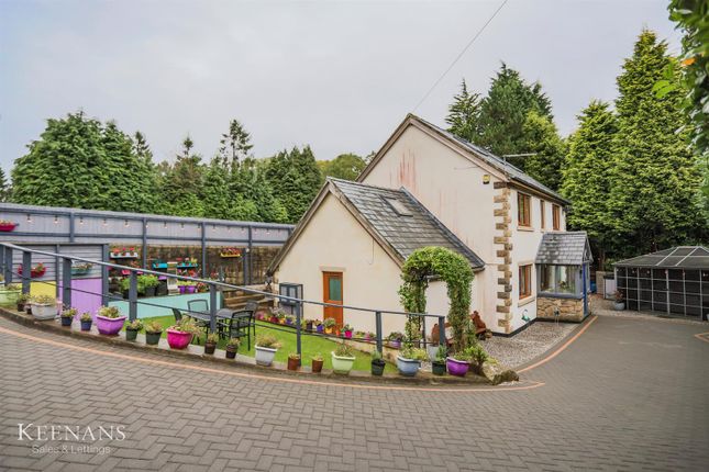 6 bedroom detached house for sale