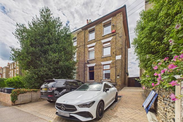 6 bedroom semi-detached house for sale