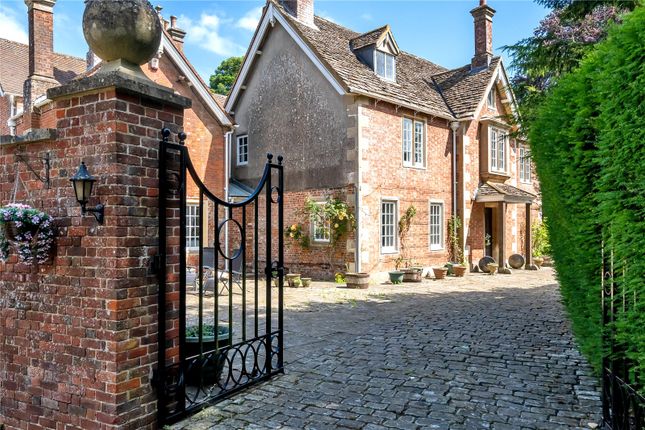 8 bed equestrian