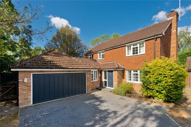 Village Close, Weybridge, Surrey, KT13 4 bed detached house for sale