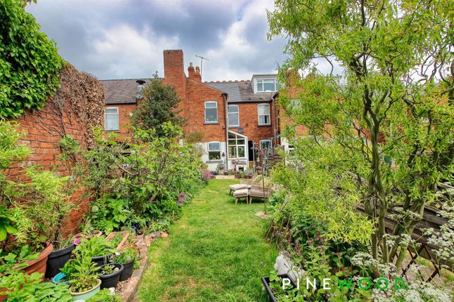 Chatsworth Road, Chesterfield S40 2 bed terraced house for sale