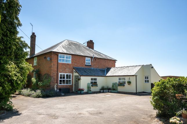 Broadway, Worcestershire 4 bed equestrian property for sale