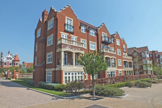 Darley Road, Eastbourne, BN20 7GB 3 bed flat for sale