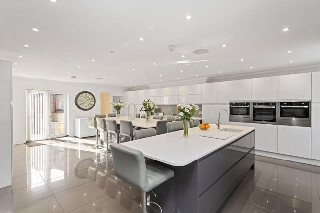 5 bedroom end of terrace house for sale