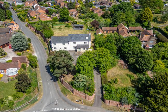 6 bed detached house