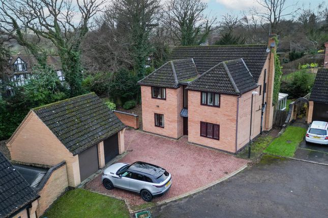 Treeneuk Close, Chesterfield 5 bed detached house for sale