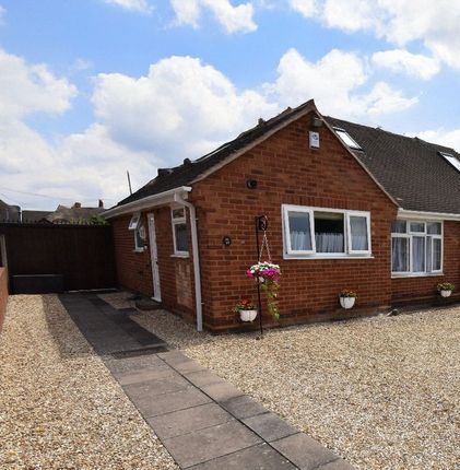 Summerfield Avenue, Kingswinford DY6 2 bed semi