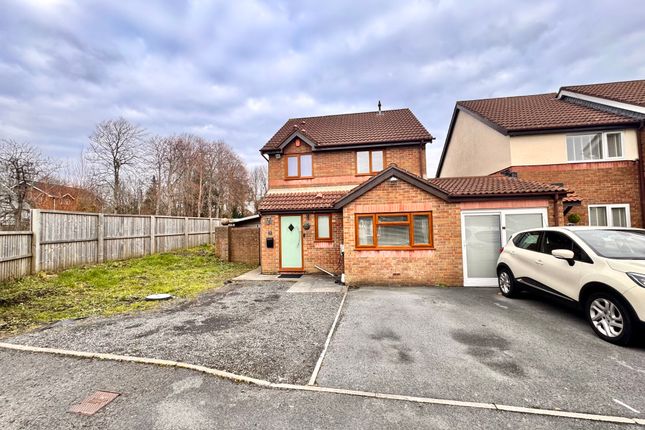 3 bed link detached house