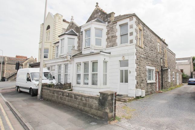 Locking Road*Garage & Workshop*Two... 2 bed flat for sale