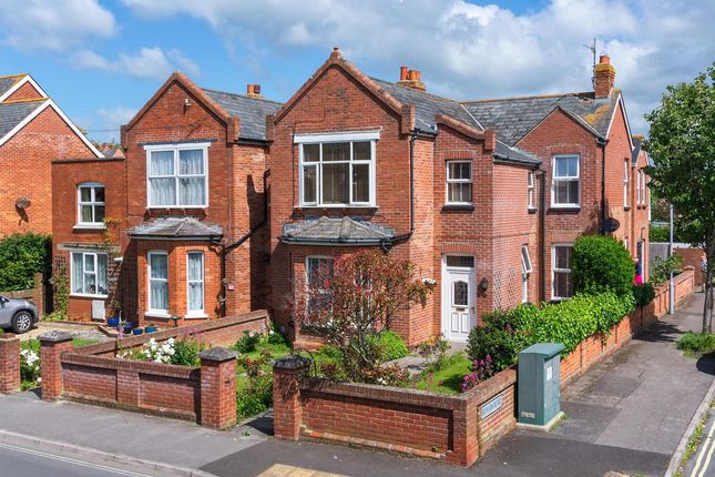 5 bedroom semi-detached house for sale