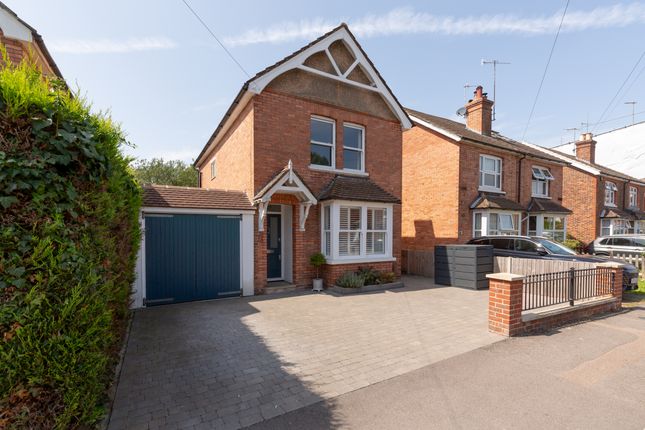 Lumley Road, Horley, Surrey, RH6 3 bed detached house for sale