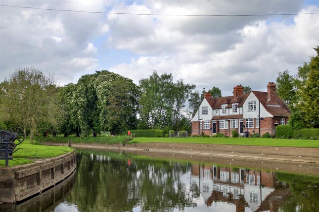 Naburn Locks Cottage, Naburn, York... 2 bed semi
