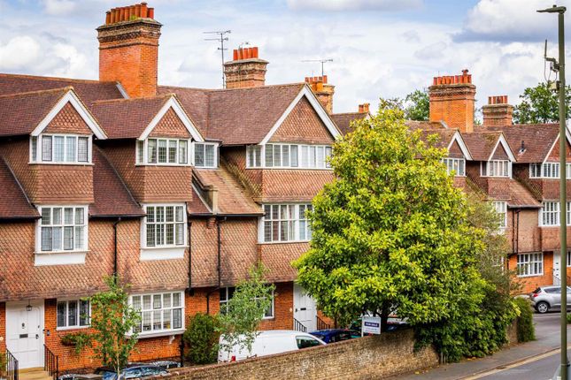 6 bedroom semi-detached house for sale