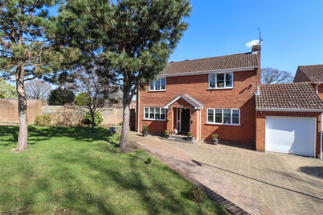 Hawkwell, Church Crookham GU52 4 bed detached house for sale