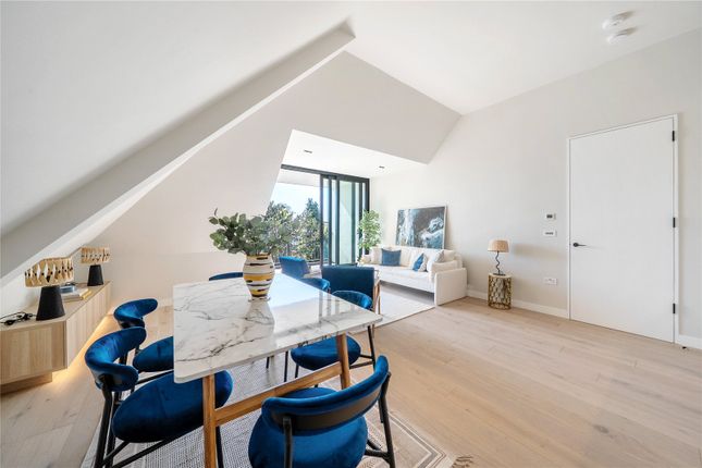 Creswick Road, London 3 bed apartment for sale