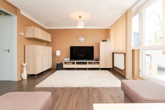 3 bedroom flat for sale