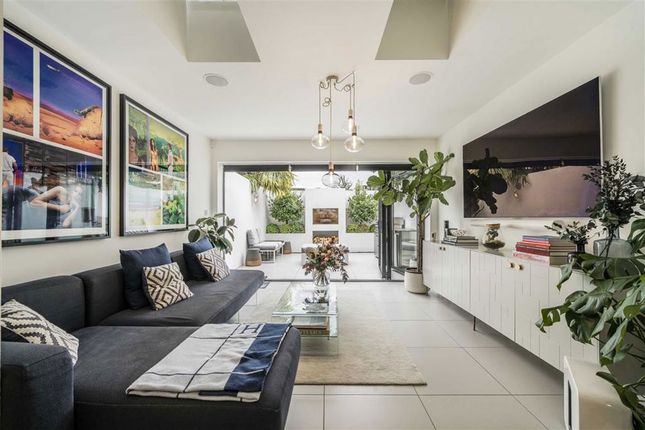 Redmans Road, London E1 3 bed terraced house for sale