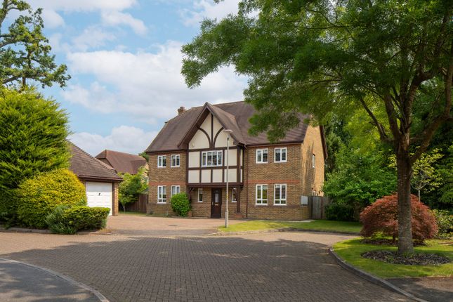 Cedar Close, Iver, Buckinghamshire, SL0 5 bed detached house for sale