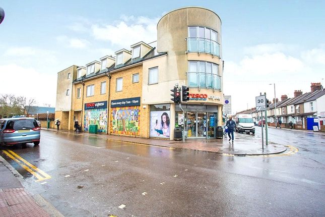 Harwoods Road, Hertfordshire WD18 1 bed flat for sale