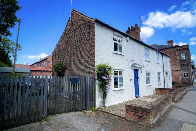 2 bedroom semi-detached house for sale
