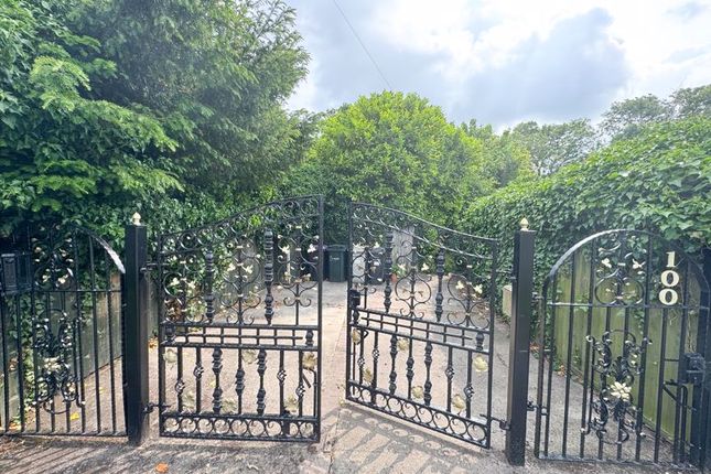 2 bedroom detached house for sale