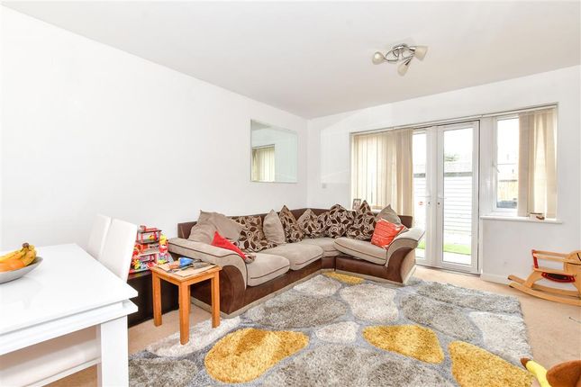Ash Close, Littlehampton, West Sussex 2 bed terraced house for sale