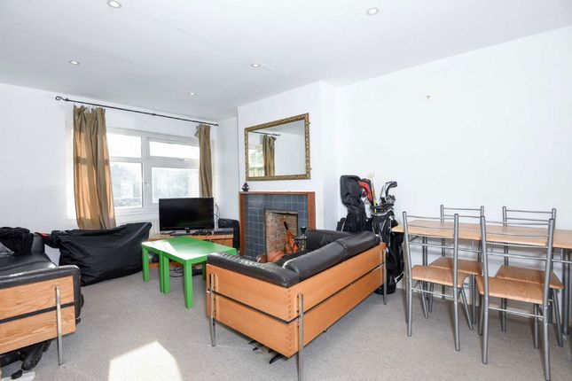 Summerley Street, London SW18 3 bed flat for sale