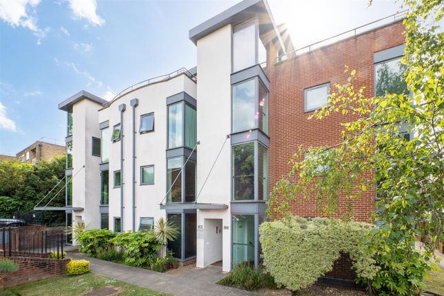 Eaton Road, Sutton 2 bed flat for sale