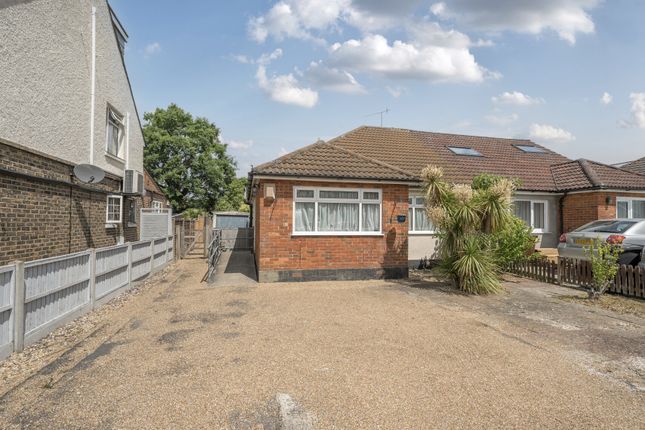 New Road, Horley RH6 2 bed semi