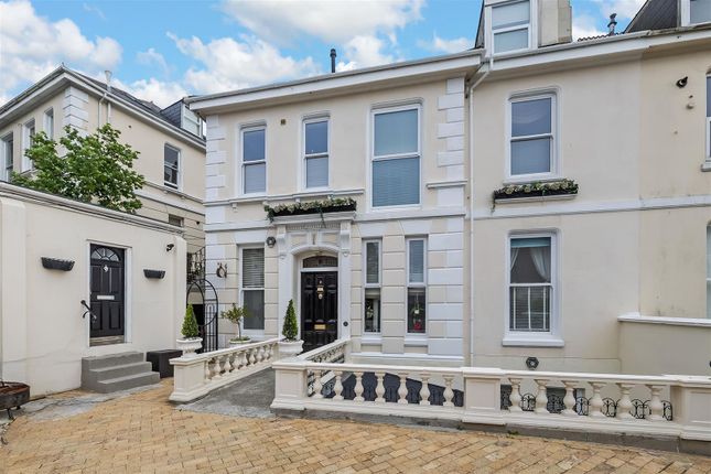 6 bedroom semi-detached house for sale