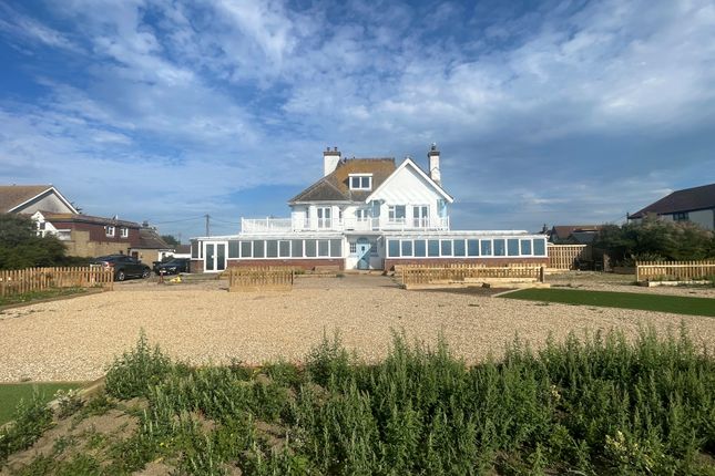 6 bed link detached house