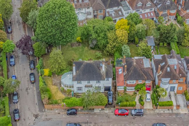Chester Avenue, Surrey TW10 4 bed detached house for sale