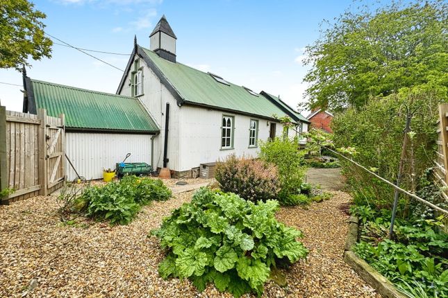 Halton, Wrexham LL14 2 bed country house for sale