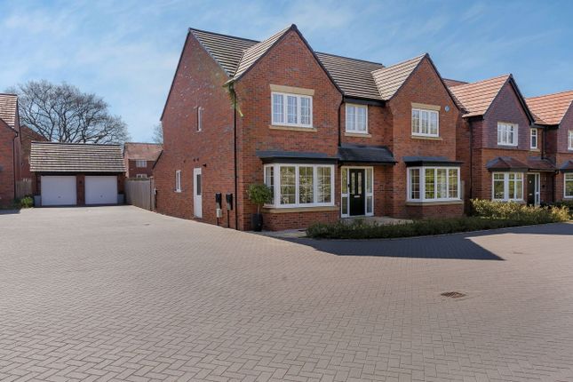 Oak Tree Drive, Tidbury Green B90 5 bed detached house for sale