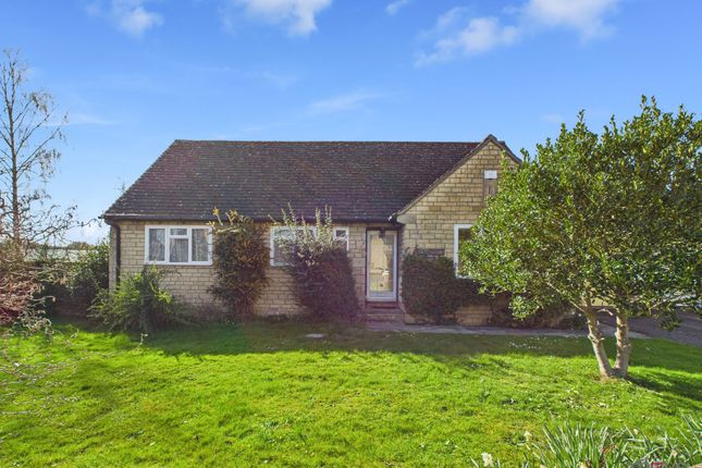 Park Farm, Cheltenham GL54 3 bed detached bungalow for sale
