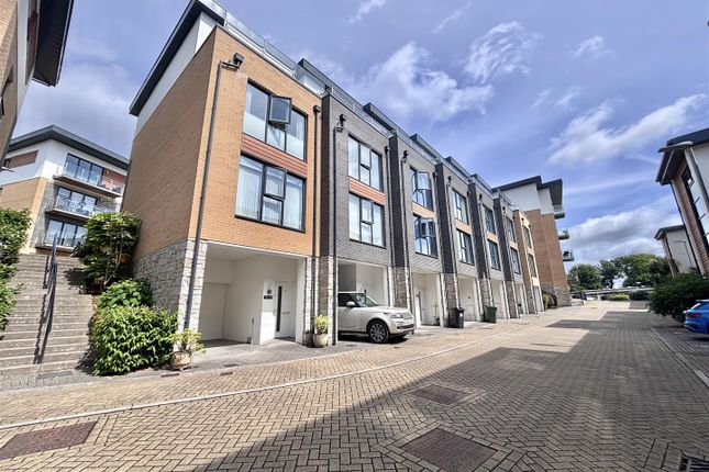 3 bedroom town house for sale