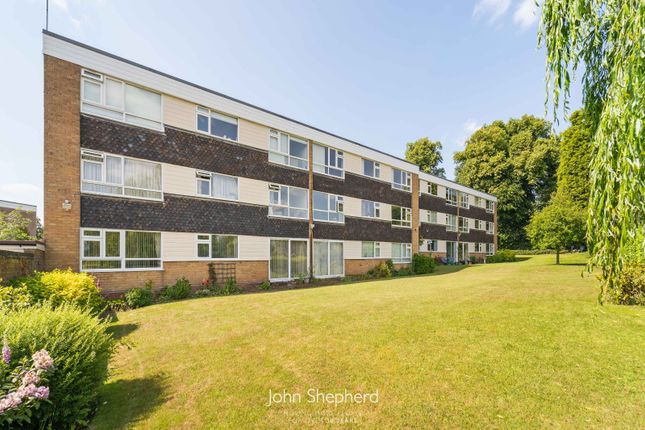 Albany Gardens, Hampton Lane... 2 bed flat for sale