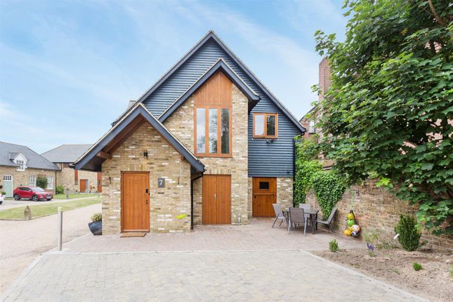 5 bedroom semi-detached house for sale